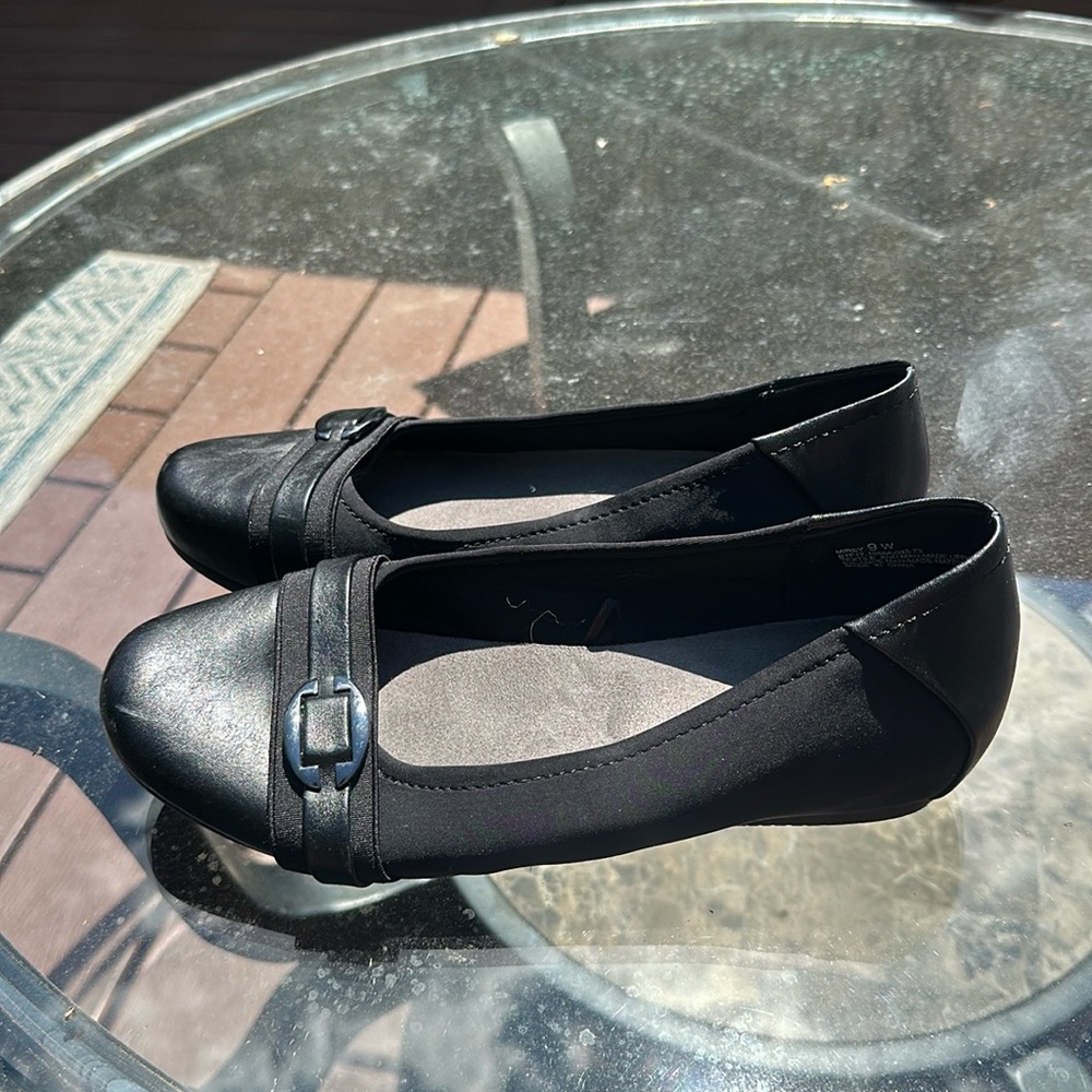 Black ballet flats. Size 9.